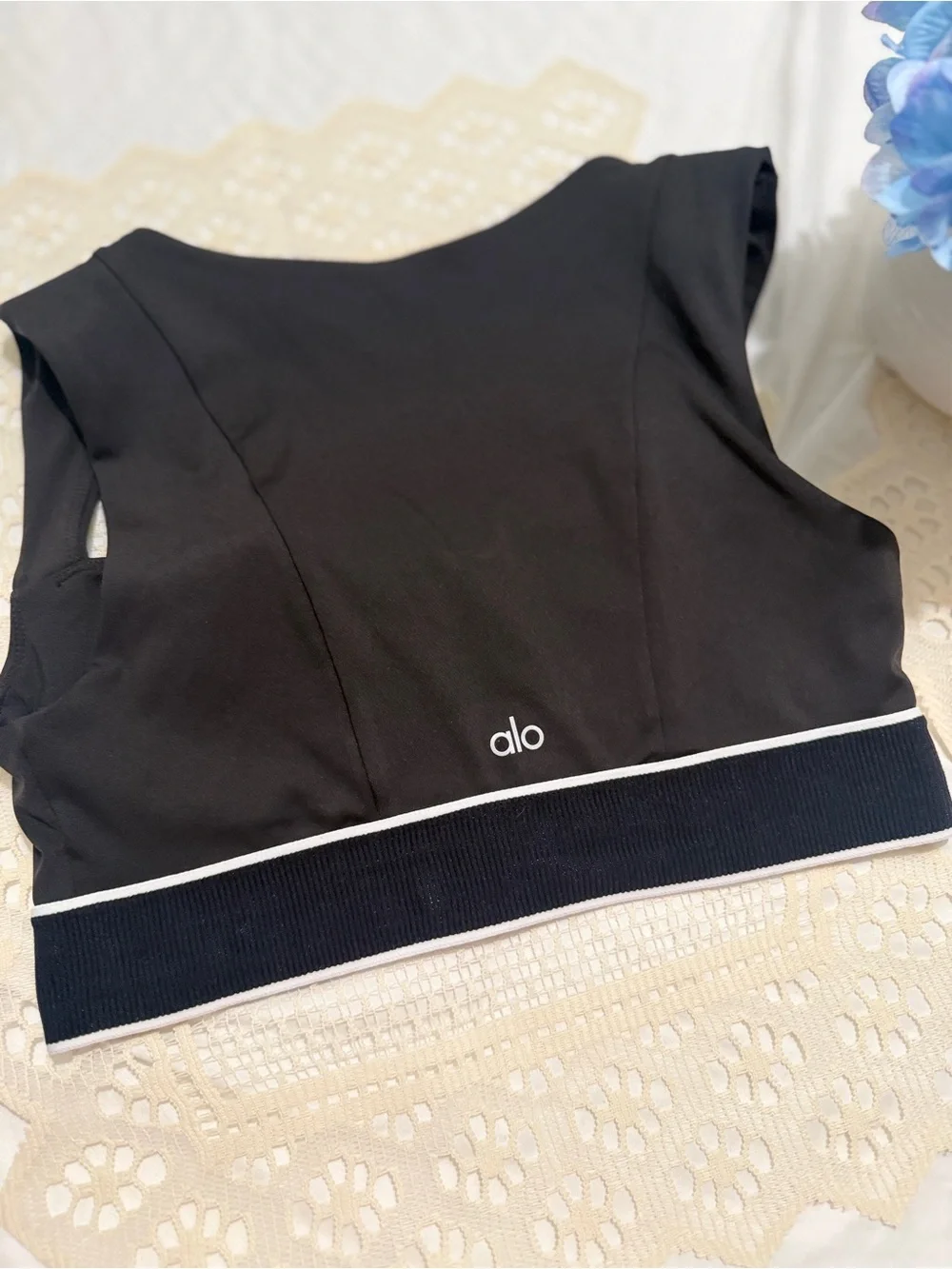 ALO Yoga Black Crop Support Tank with Contrast Band